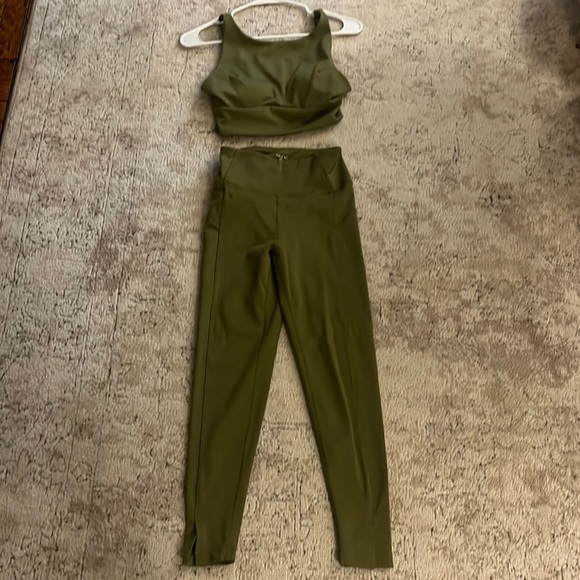 Public Rec workout set - Picture 3 of 9